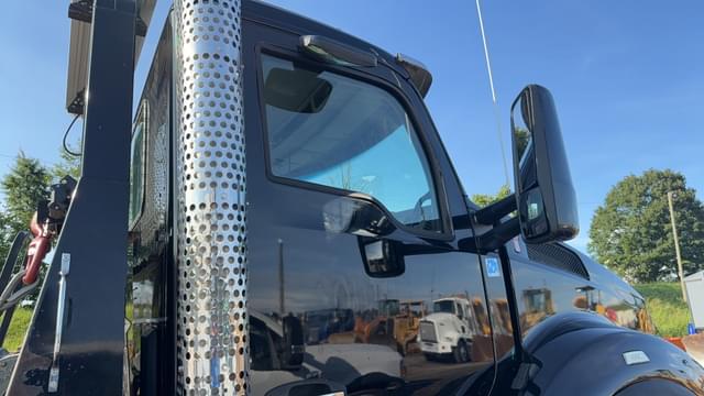 Image of Kenworth T880 equipment image 4