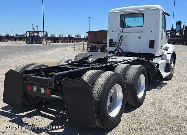 Image of Kenworth T880 equipment image 4