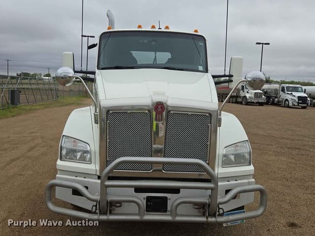 Image of Kenworth T880 equipment image 1