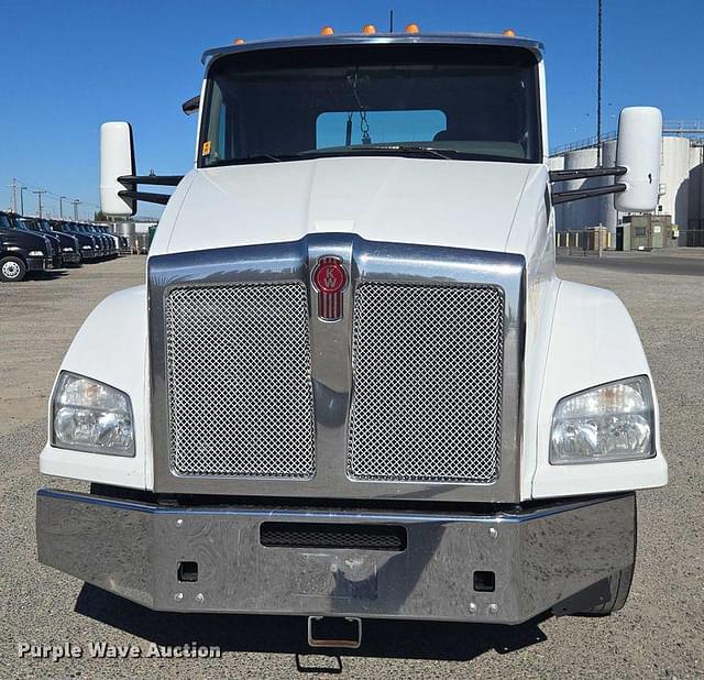 Image of Kenworth T880 equipment image 1