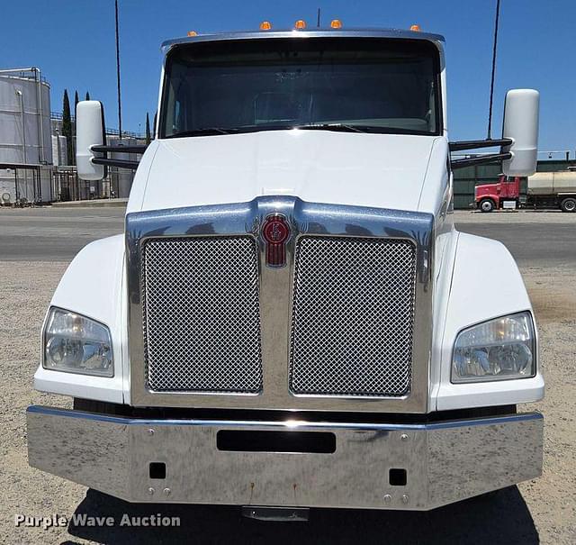 Image of Kenworth T880 equipment image 1