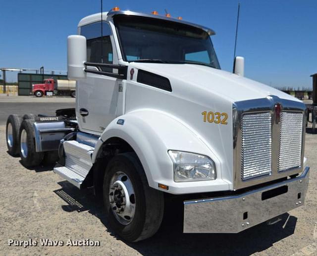 Image of Kenworth T880 equipment image 2