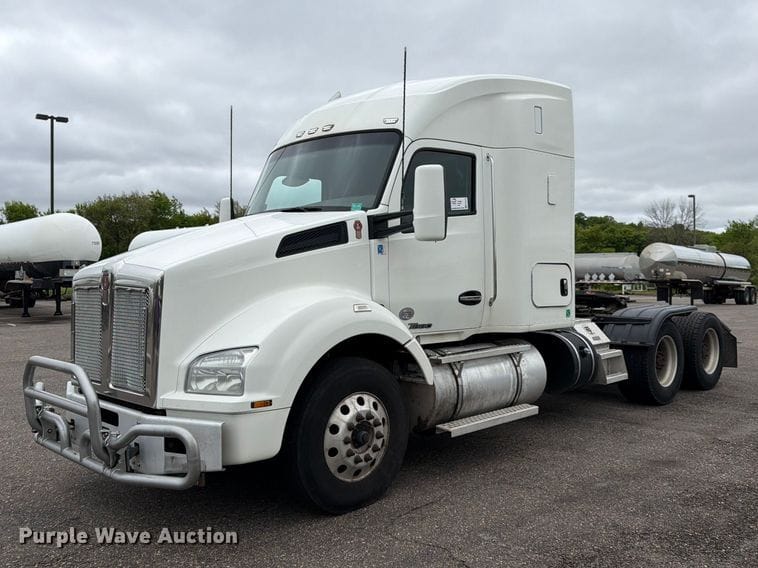 2016 Kenworth T880 Equipment Image0