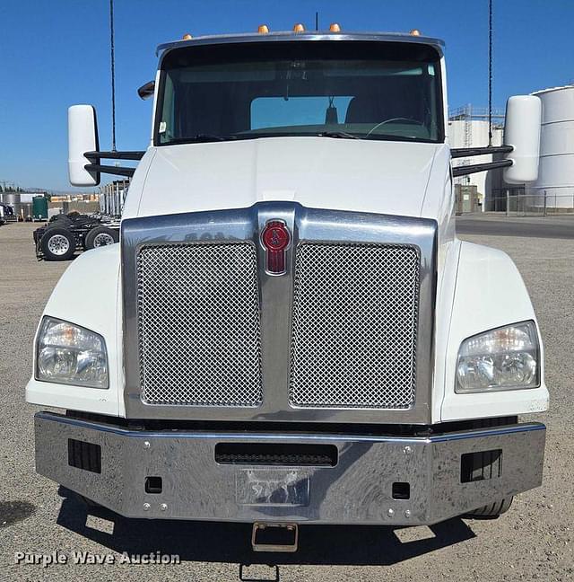 Image of Kenworth T880 equipment image 1