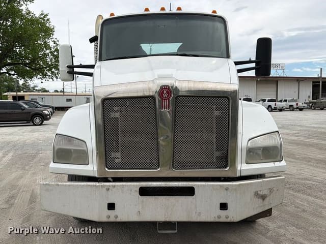 Image of Kenworth T880 equipment image 1