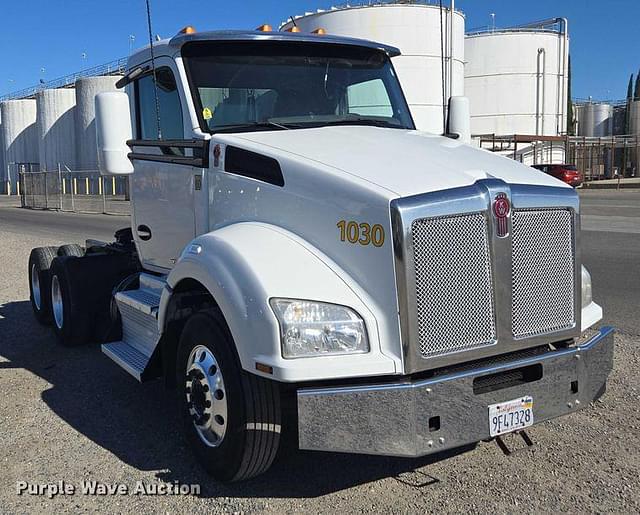 Image of Kenworth T880 equipment image 2
