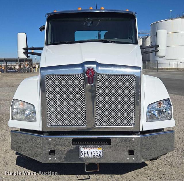 Image of Kenworth T880 equipment image 1