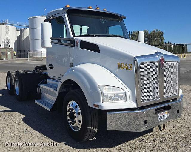 Image of Kenworth T880 equipment image 2