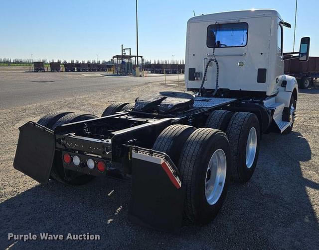 Image of Kenworth T880 equipment image 4
