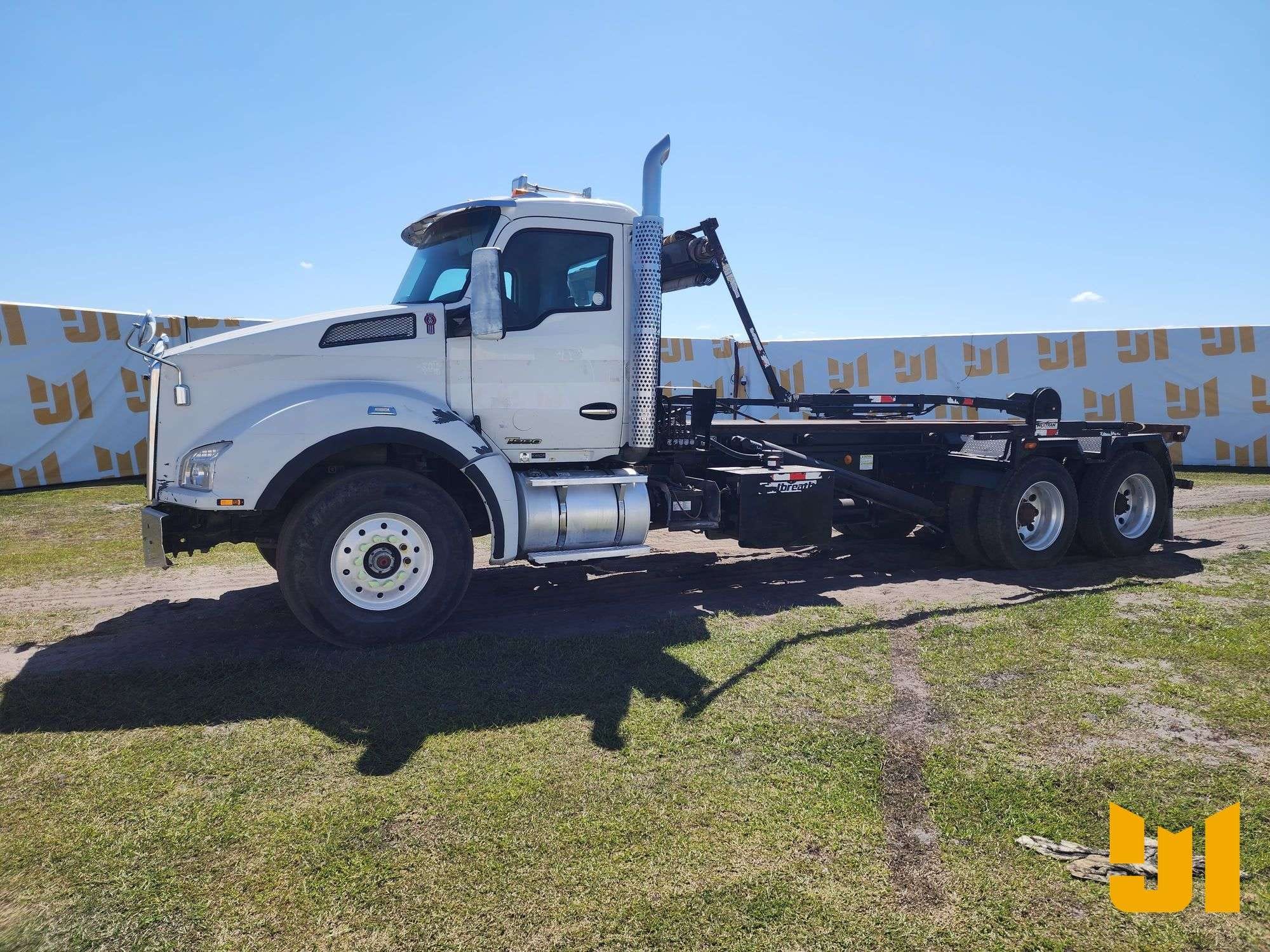 2016 Kenworth T880 Equipment Image0