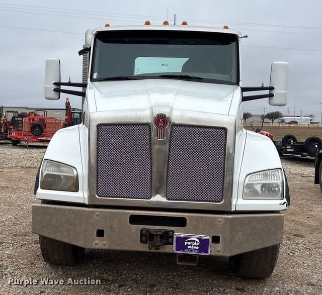 Image of Kenworth T880 equipment image 1