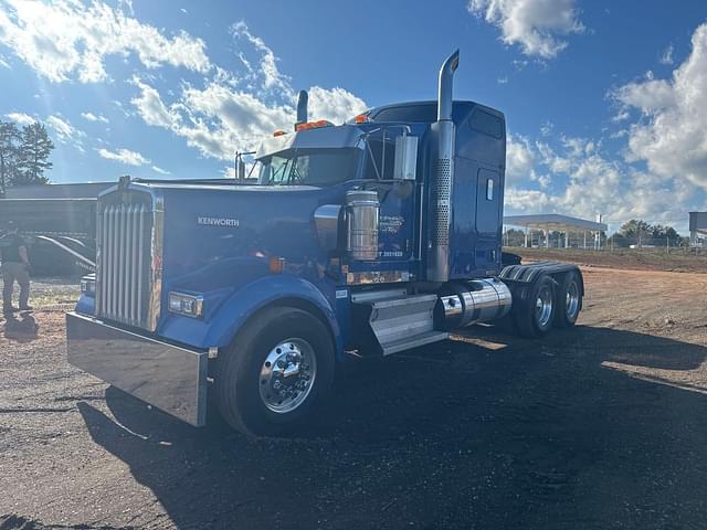 Image of Kenworth W900L equipment image 1