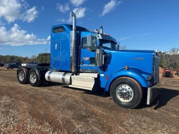 Main image Kenworth W900L