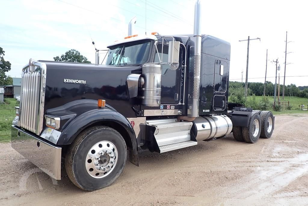 Main image Kenworth W900L