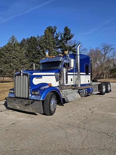 Image of Kenworth W900L equipment image 1