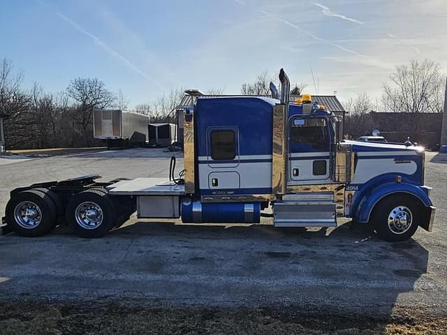 Image of Kenworth W900L equipment image 4