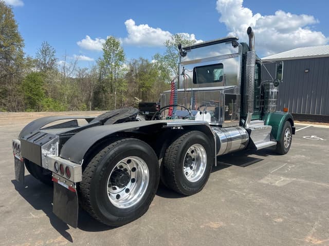 Image of Kenworth W900L equipment image 4