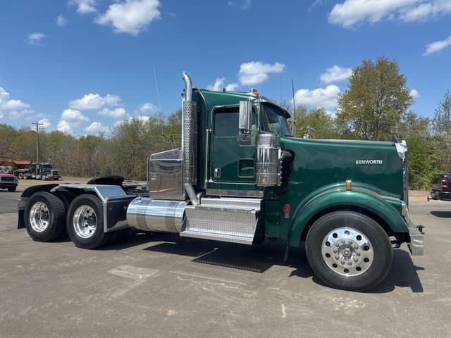 Image of Kenworth W900L equipment image 1