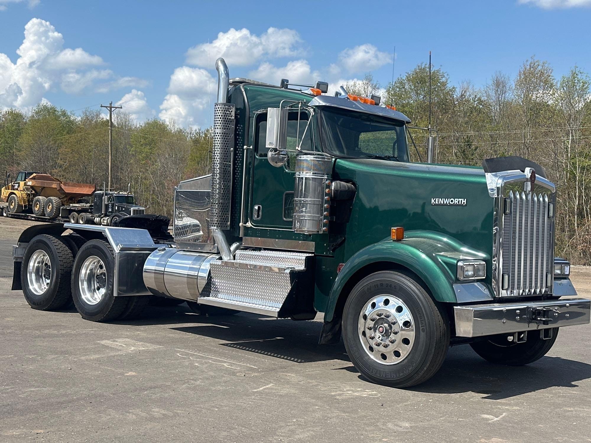 2016 Kenworth W900L Equipment Image0