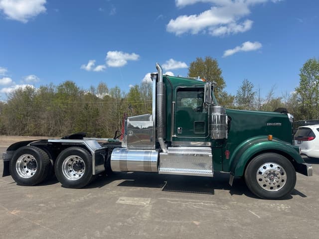 Image of Kenworth W900L equipment image 2