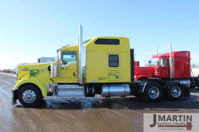 Image of Kenworth W900L equipment image 3