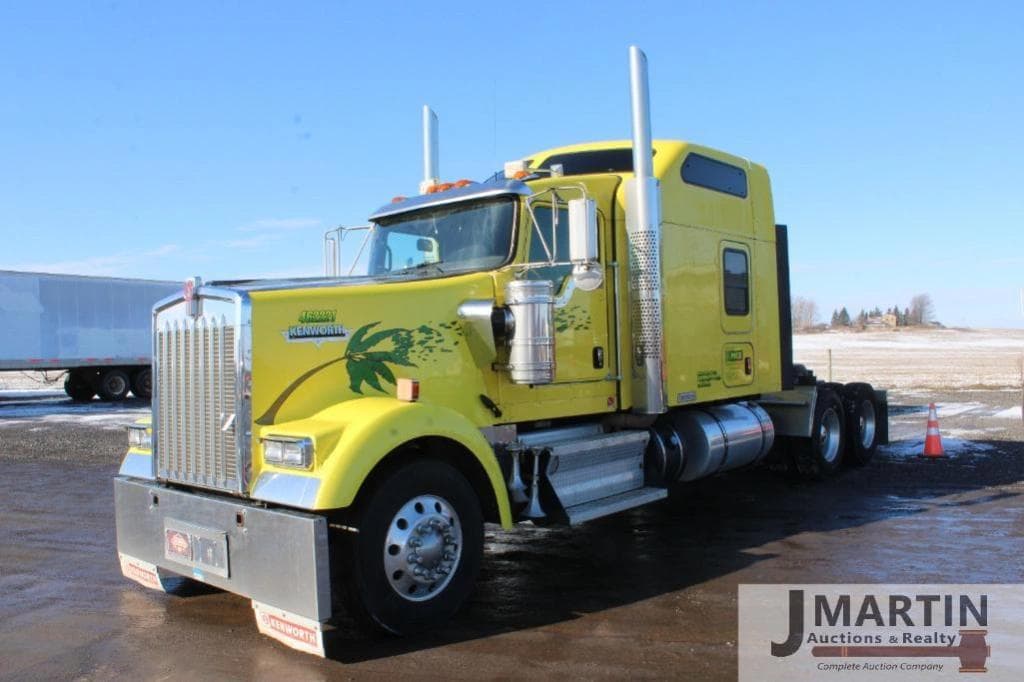 Image of Kenworth W900L Primary image