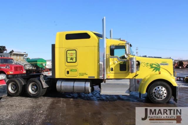 Image of Kenworth W900L equipment image 2