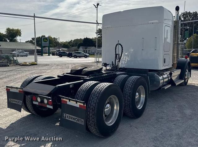 Image of Kenworth W900L equipment image 4