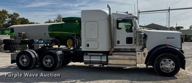 Image of Kenworth W900L equipment image 3