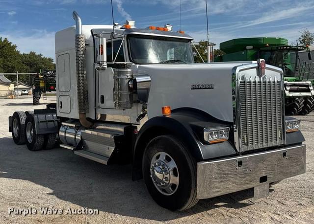 Image of Kenworth W900L equipment image 2