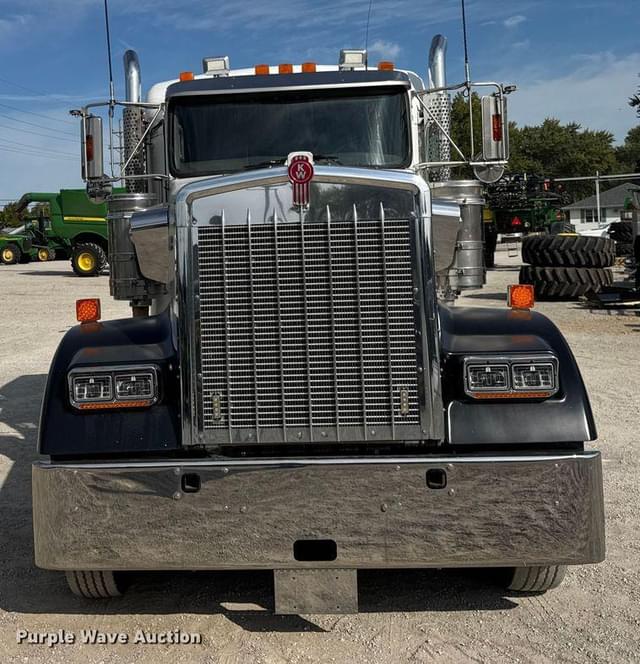Image of Kenworth W900L equipment image 1