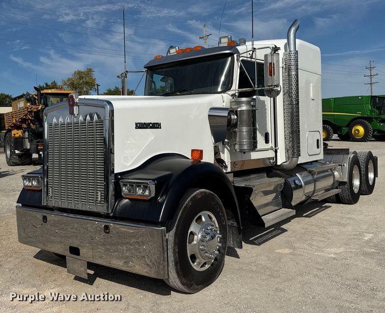 Image of Kenworth W900L Primary image