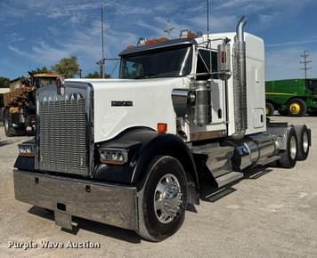 Main image Kenworth W900L