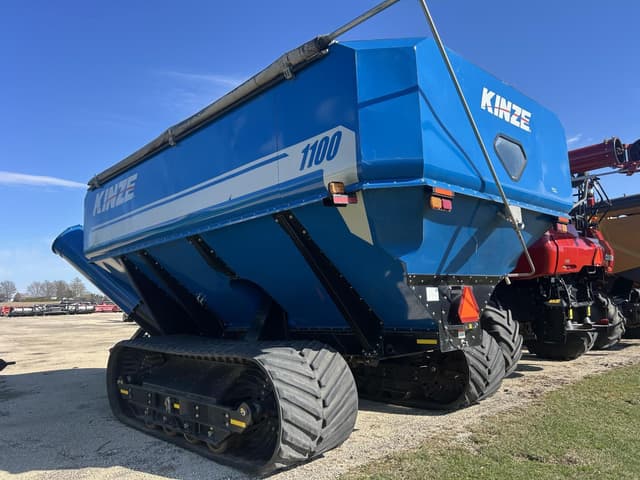 Image of Kinze 1100 equipment image 3
