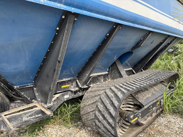 Image of Kinze 1300 equipment image 2