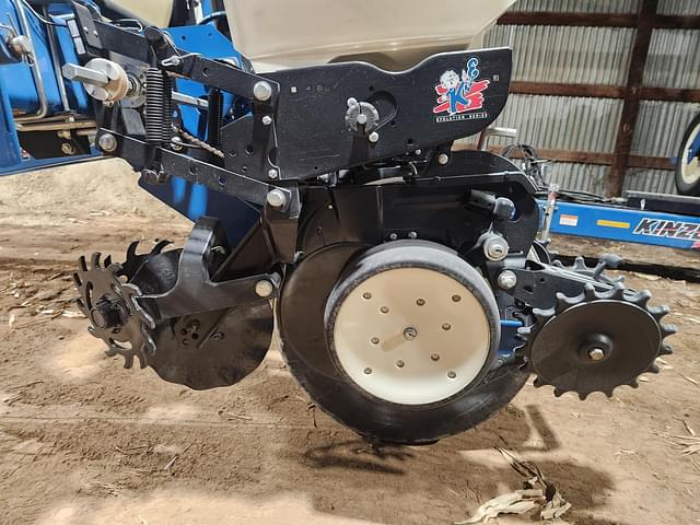 Image of Kinze 3000 equipment image 3