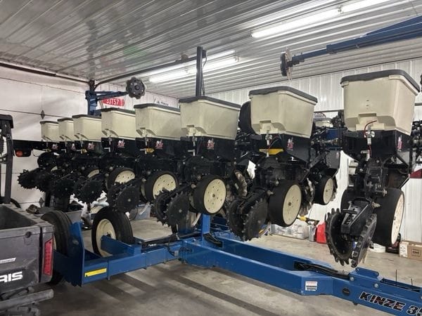 2016 Kinze 3500 Equipment Image0