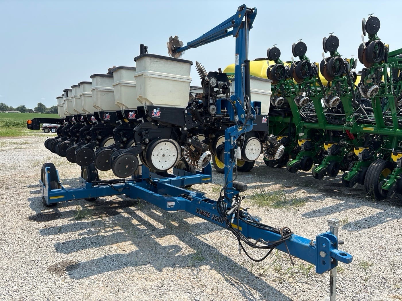 2016 Kinze 3500 Equipment Image0