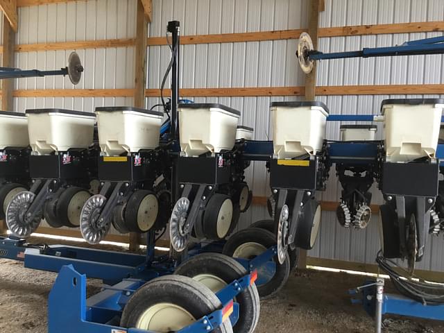 Image of Kinze 3500 equipment image 1