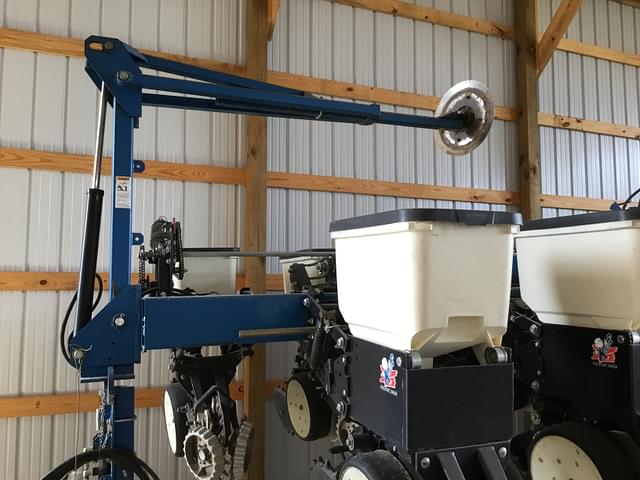 Image of Kinze 3500 equipment image 3