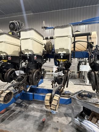 Image of Kinze 3500 equipment image 3
