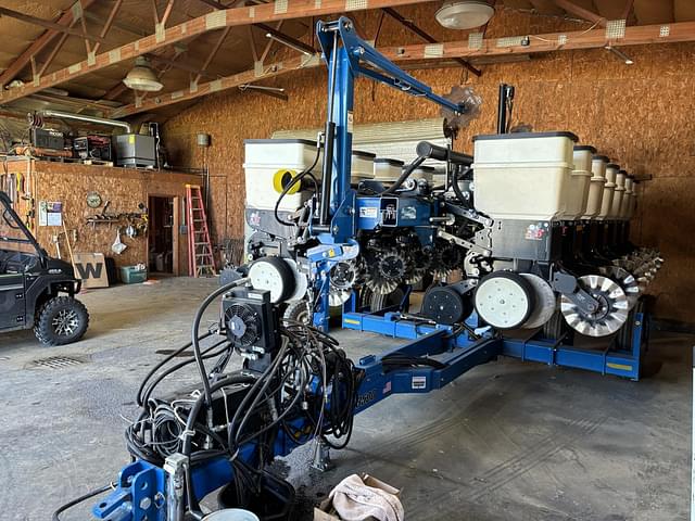 Image of Kinze 3500 equipment image 1