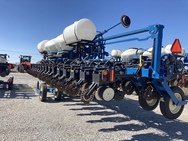 Image of Kinze 3600 equipment image 4