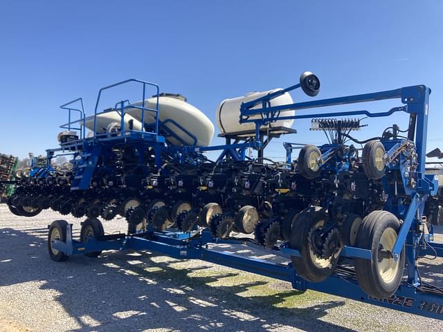 Image of Kinze 3600 equipment image 1