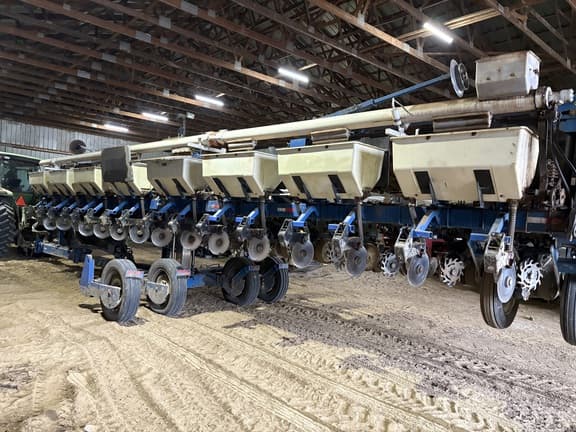 Image of Kinze 3600 equipment image 1