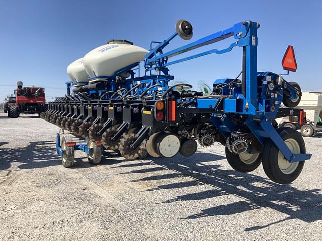 Image of Kinze 3600 equipment image 4