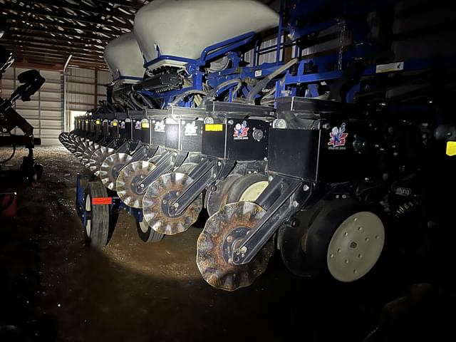 Image of Kinze 3600 equipment image 1