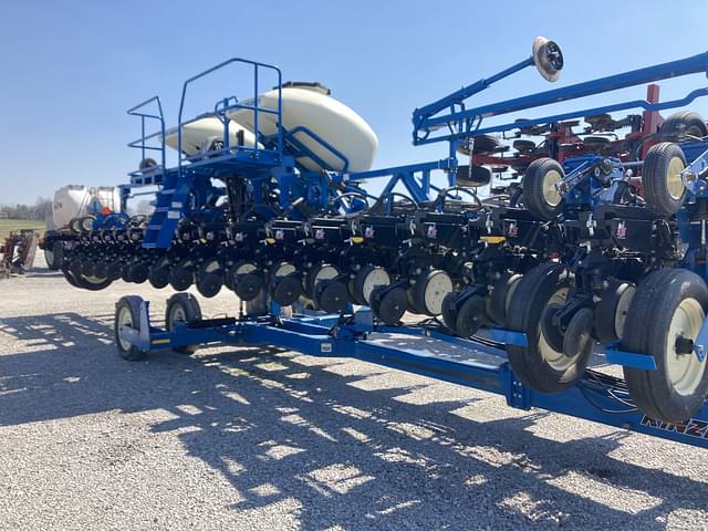 Image of Kinze 3600 equipment image 1