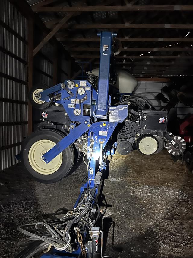 Image of Kinze 3600 equipment image 4