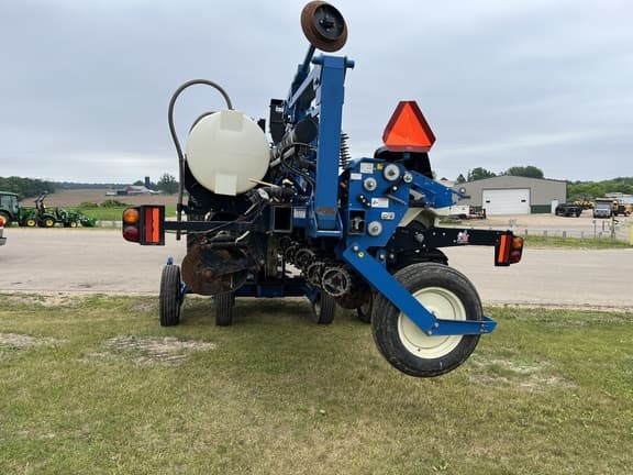 Image of Kinze 3600 equipment image 1